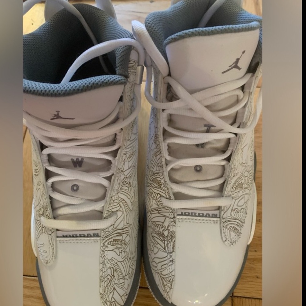 AIR JORDAN DUB ZERO Men’s- White and Grey Size 7